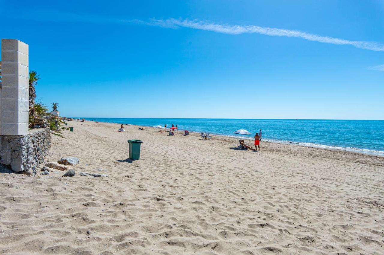 Sun & Sand Beach Apartment Марбелья Экстерьер фото
